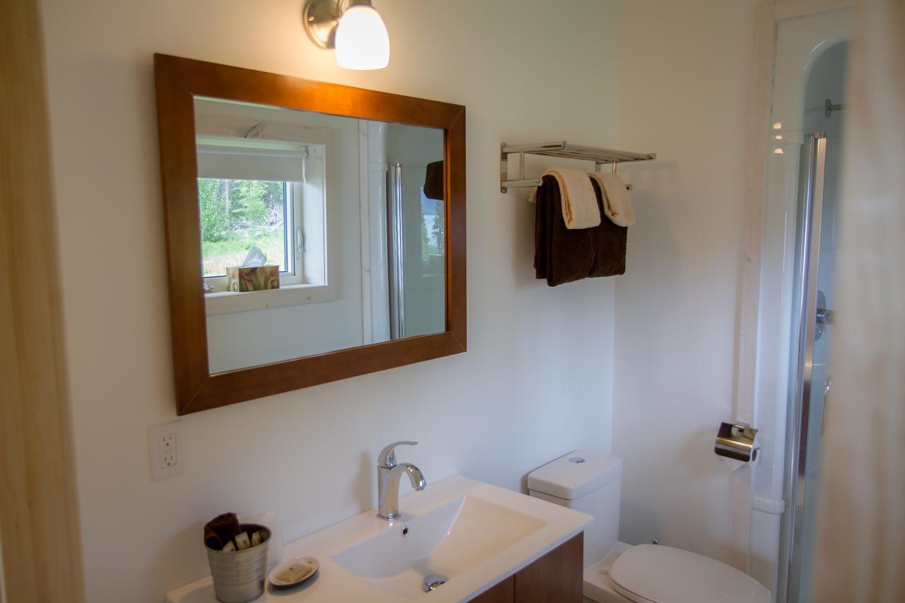 Southern Lakes Resort Tagish Екстер'єр фото