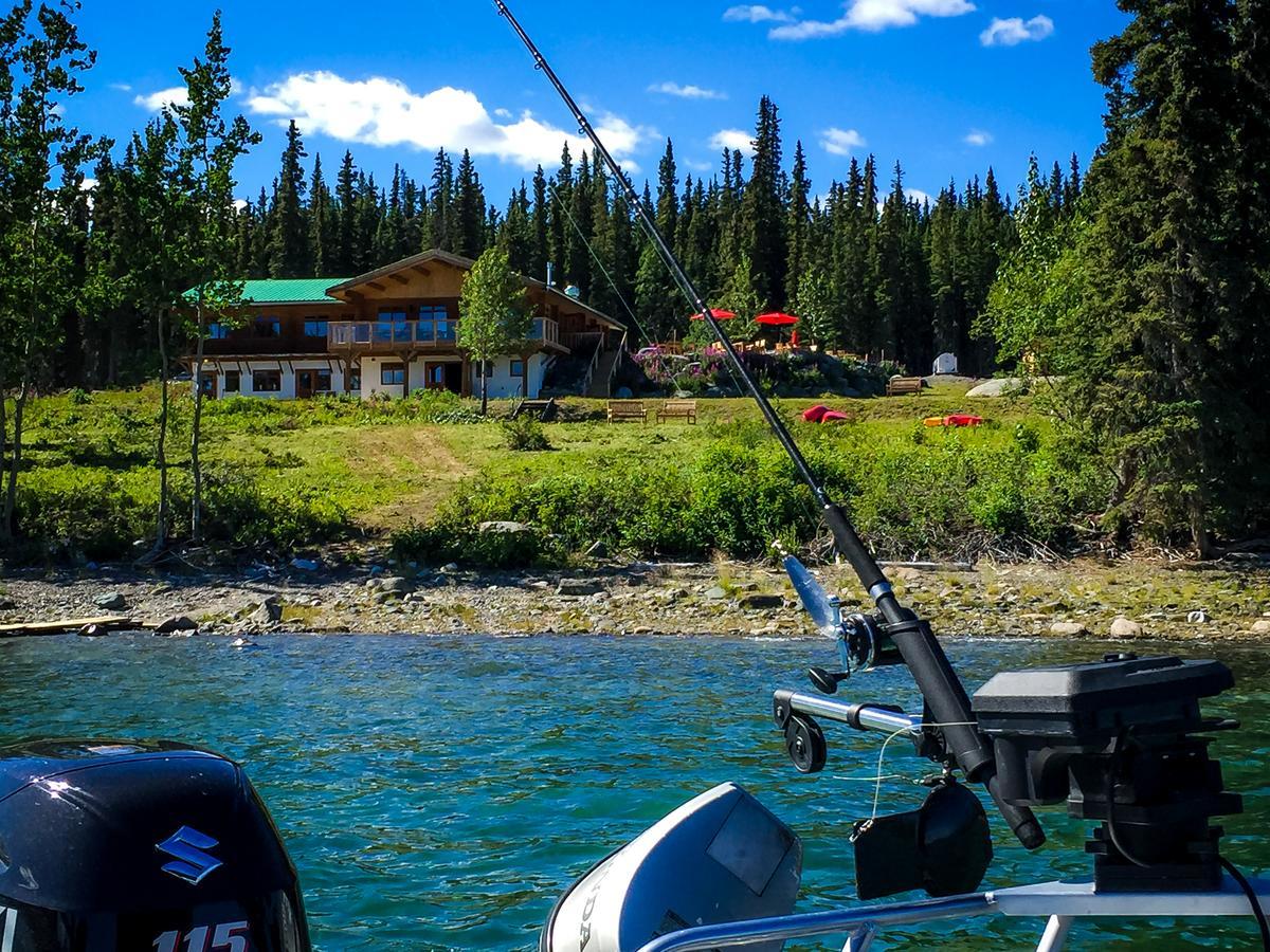 Southern Lakes Resort Tagish Екстер'єр фото